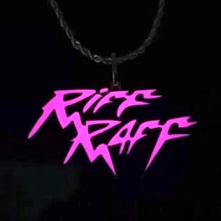 iCONiC RiFF RAFF GLOW iN THE DARK CHAIN & PENDANT