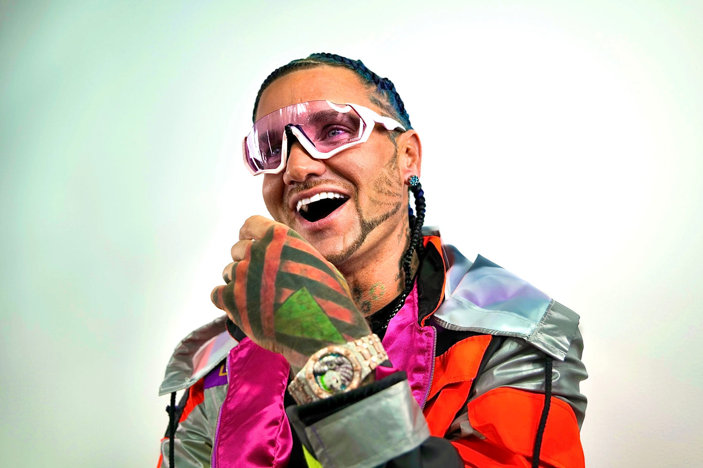 WELCOME ViDEO MESSAGE TO HiGHROLLERS CLUB