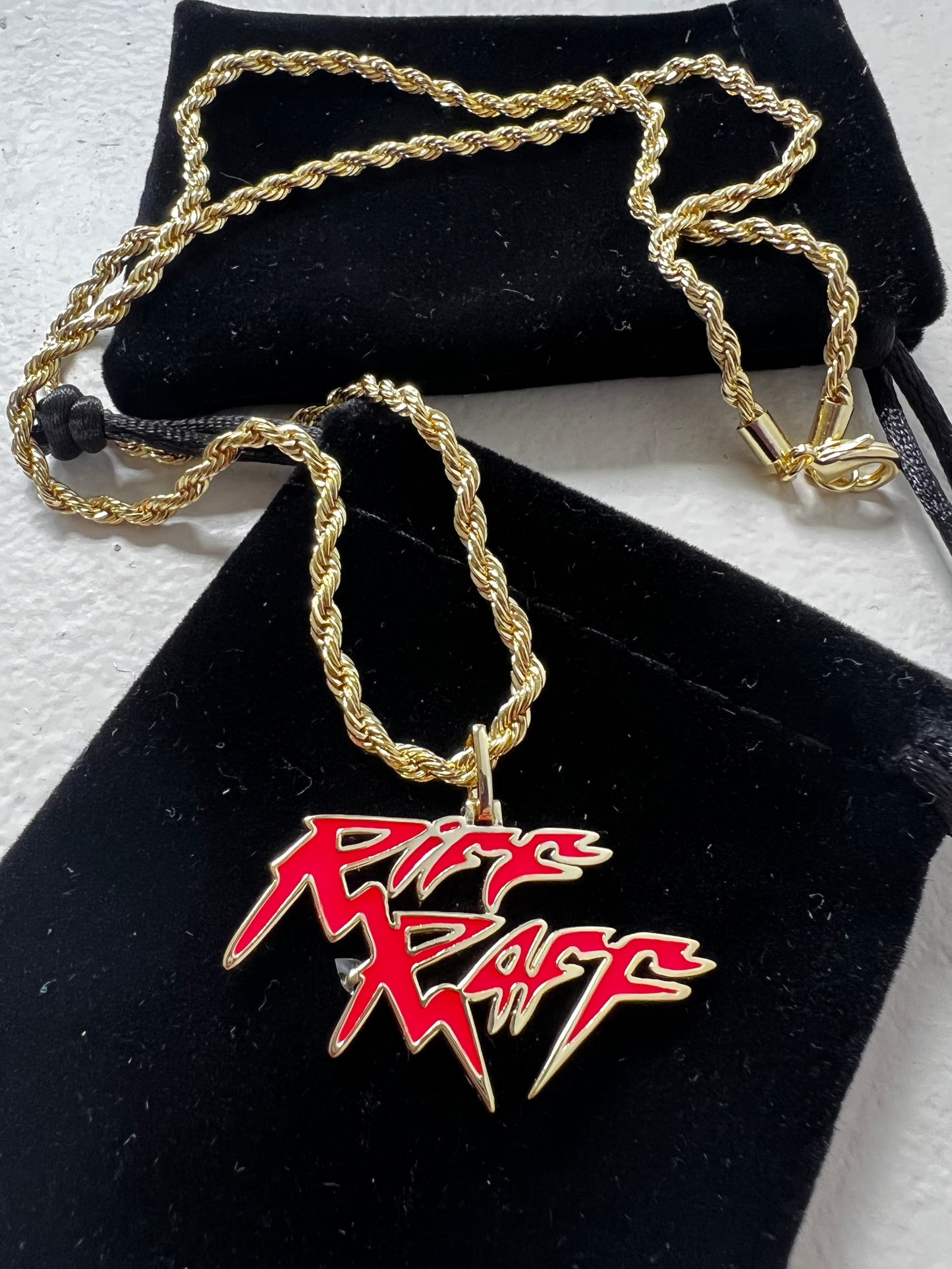 iCONiC RiFF RAFF GLOW iN THE DARK CHAIN & PENDANT