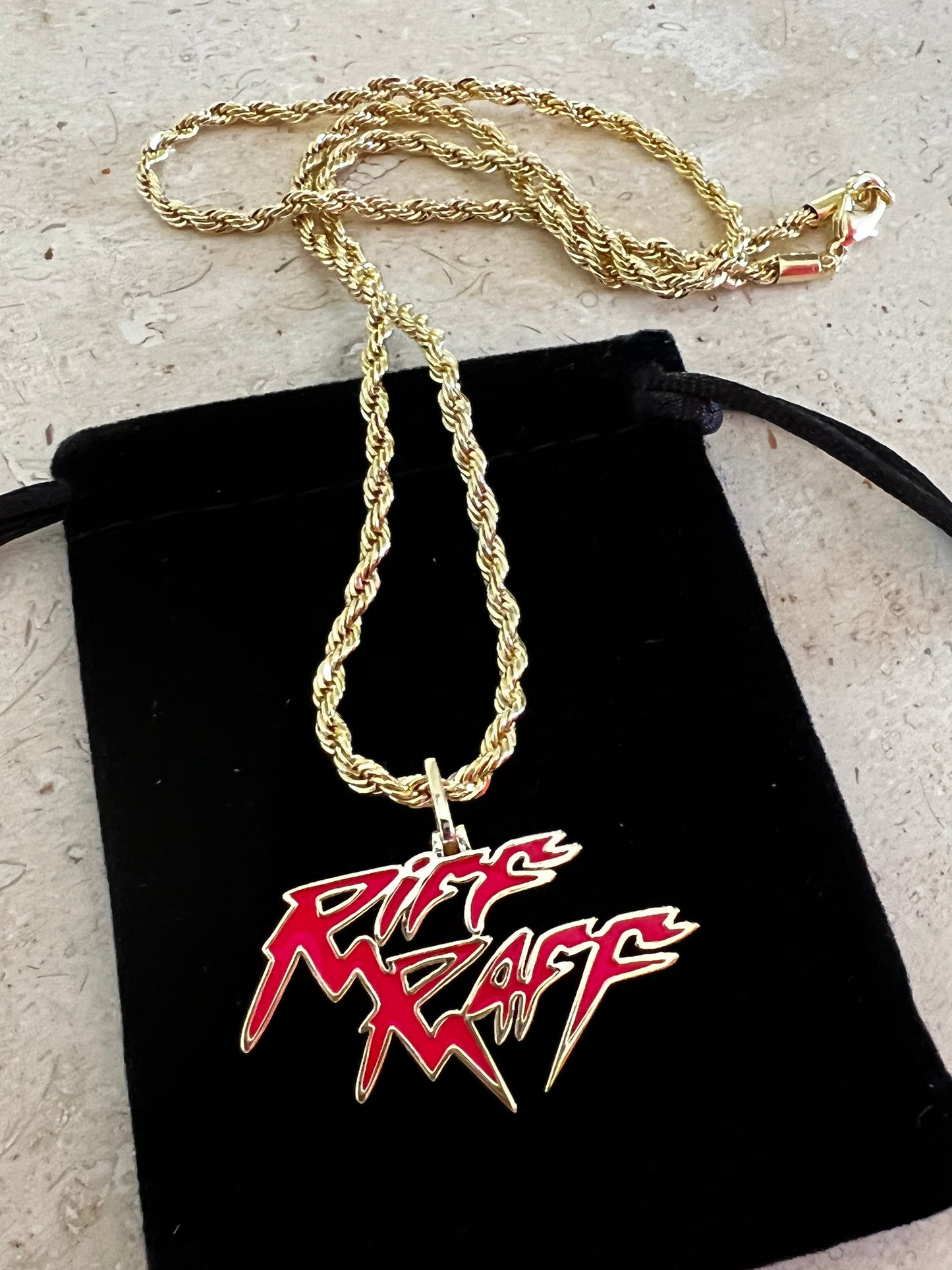 iCONiC RiFF RAFF GLOW iN THE DARK CHAIN & PENDANT